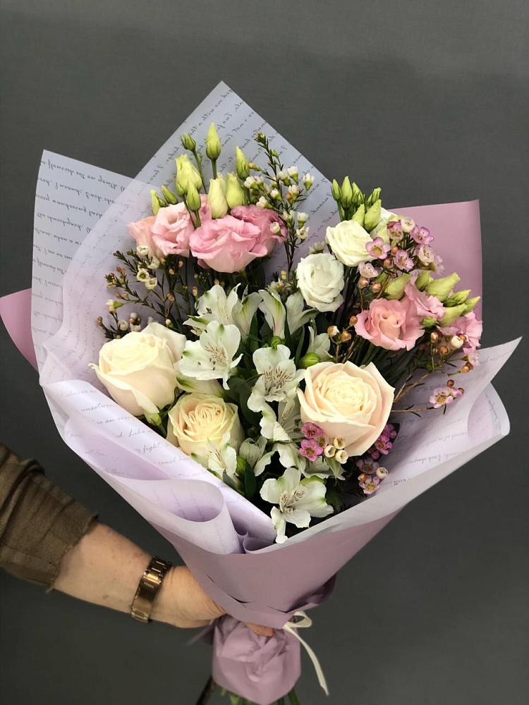 Букет цветов из: Альстромерии, Розы и Лизиантусы в Терском