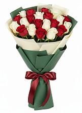 Букет Микс из красных и белых роз в Терском