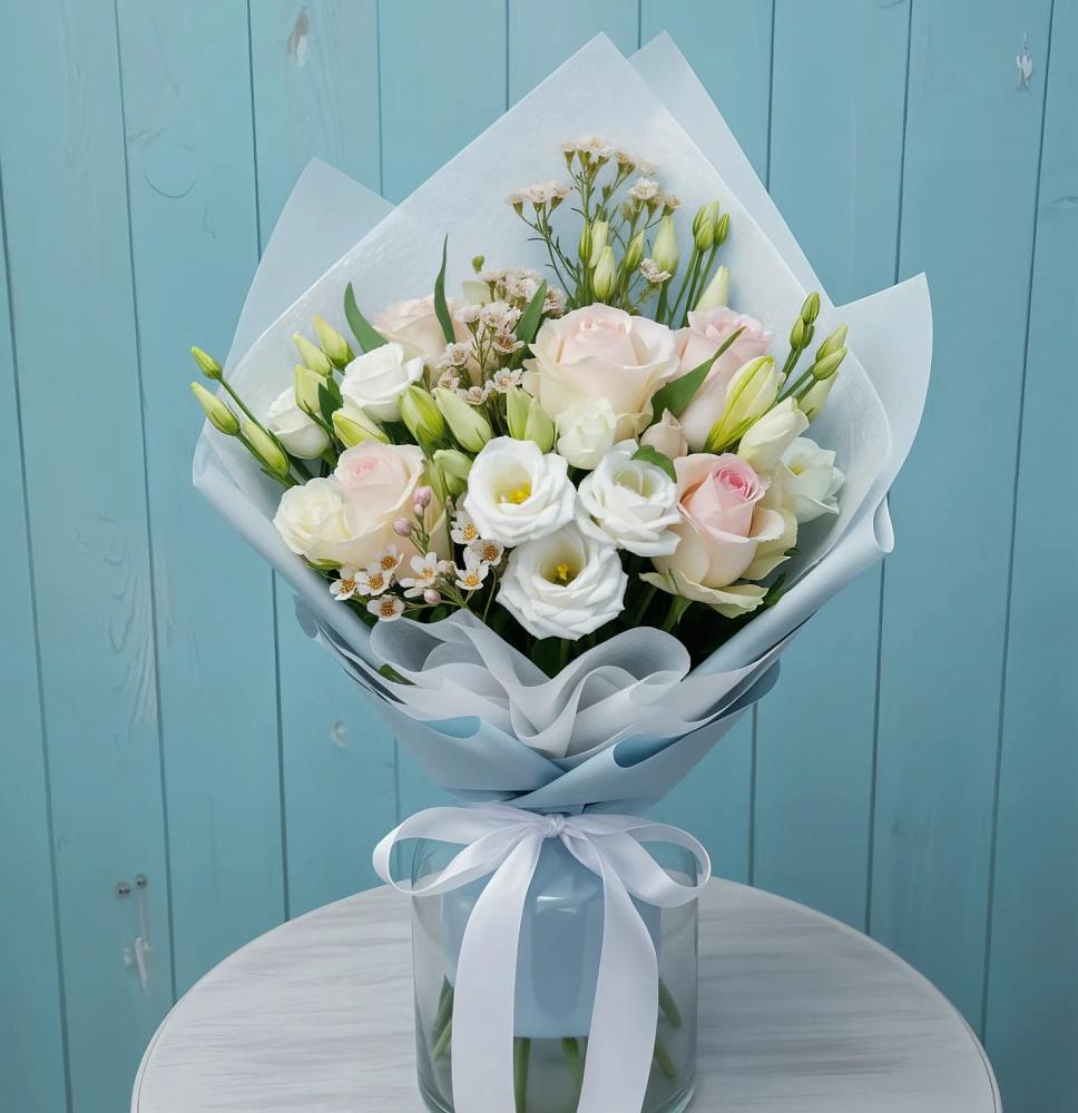 Букет цветов из: Розы и Лизиантусы в Терском