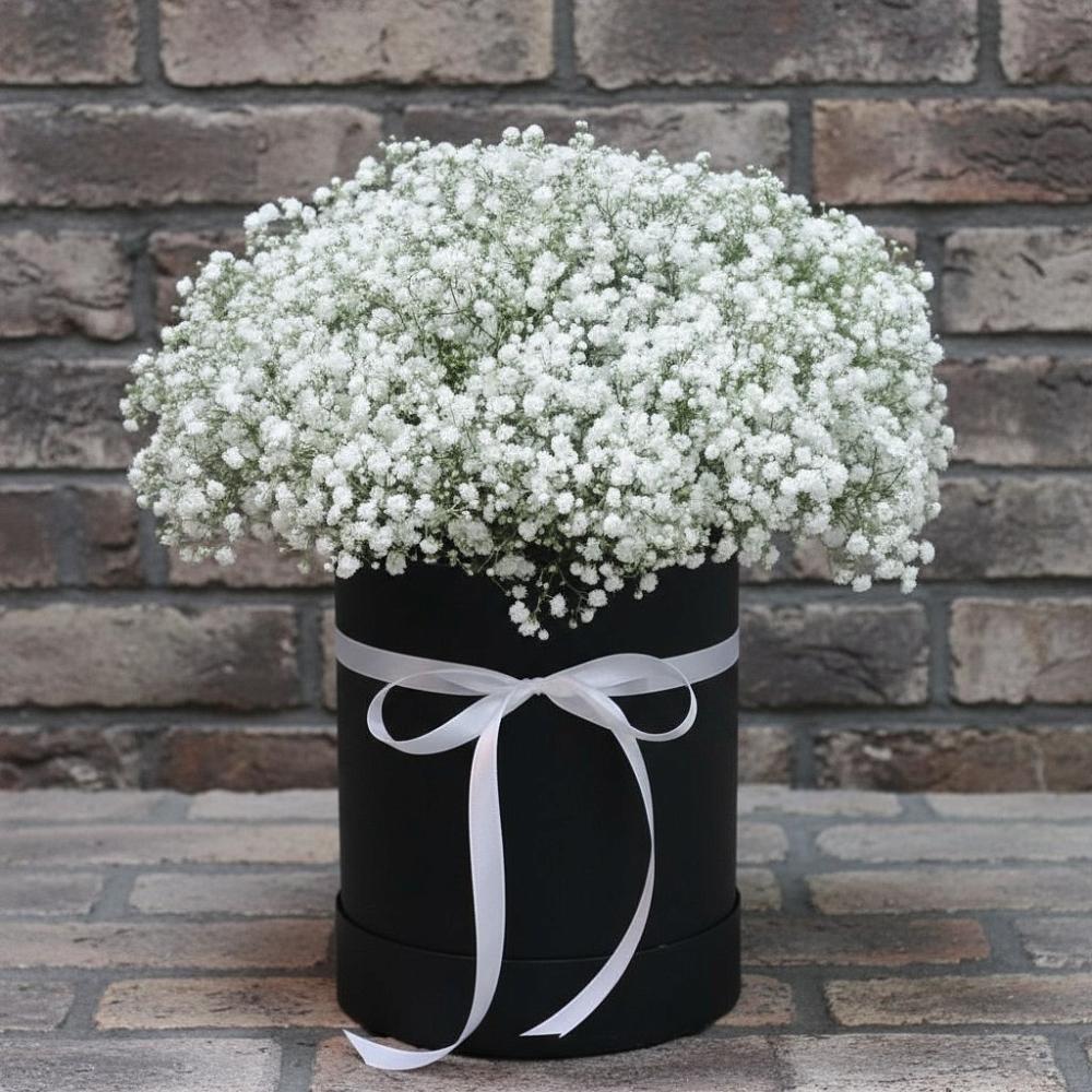 Цветочная композиция из Гипсофила в шляпной коробке в Терском