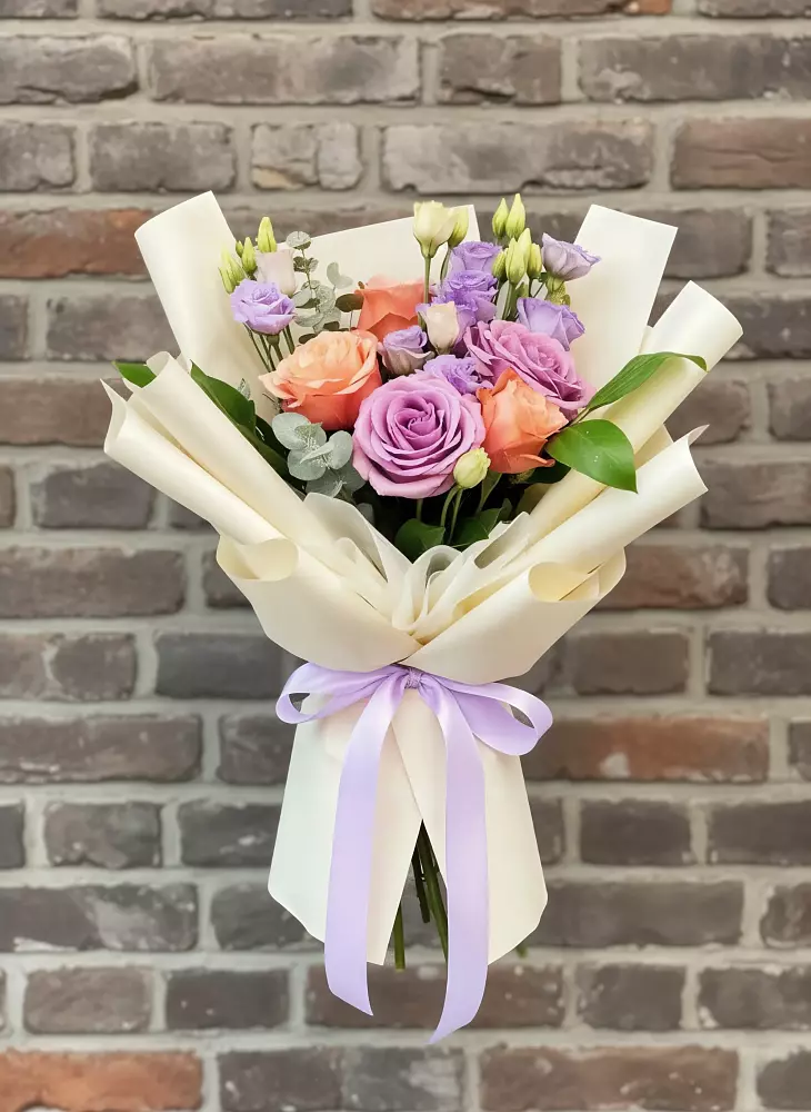 Букет цветов из: Лизиантусы и Розы в Терском