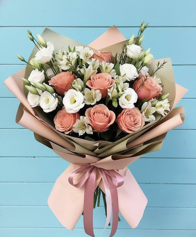 Букет цветов из: Розы, Альстромерии и Лизиантусы в Терском