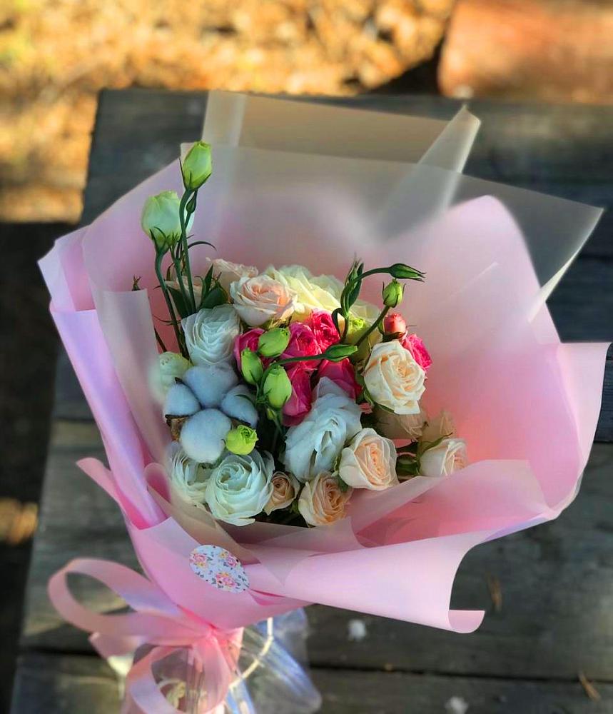 Букет цветов из: Розы и Лизиантусы в Терском