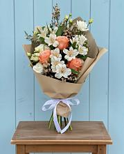 Букет цветов из:  Альстромерии, Лизиантусы, Розы и Хризантемы #REPLACE_PRED# Терском