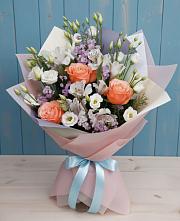 Букет цветов из:  Лизиантусы, Розы, Альстромерии и Гипсофила в Терском