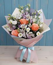 Букет цветов из:  Лизиантусы, Розы, Альстромерии и Гипсофила в Терском