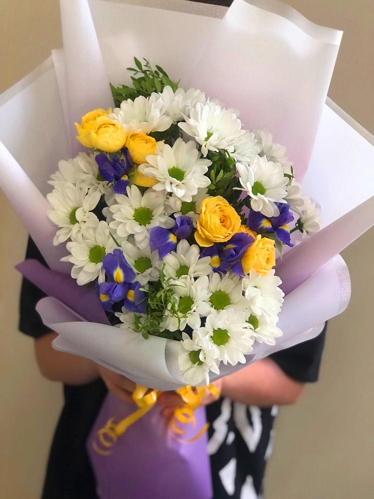 Букет цветов из: Ирисы, Хризантемы и Розы в Терском
