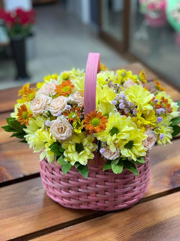 Цветочная композиция из Хризантемы и Розы в корзине в Терском