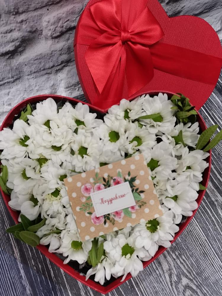 Цветочная композиция из Хризантемы в виде сердца в Терском