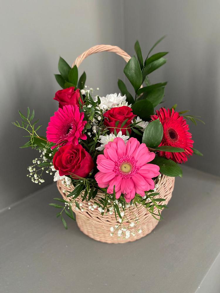 Цветочная композиция из Розы, Хризантемы и Герберы в корзине в Терском